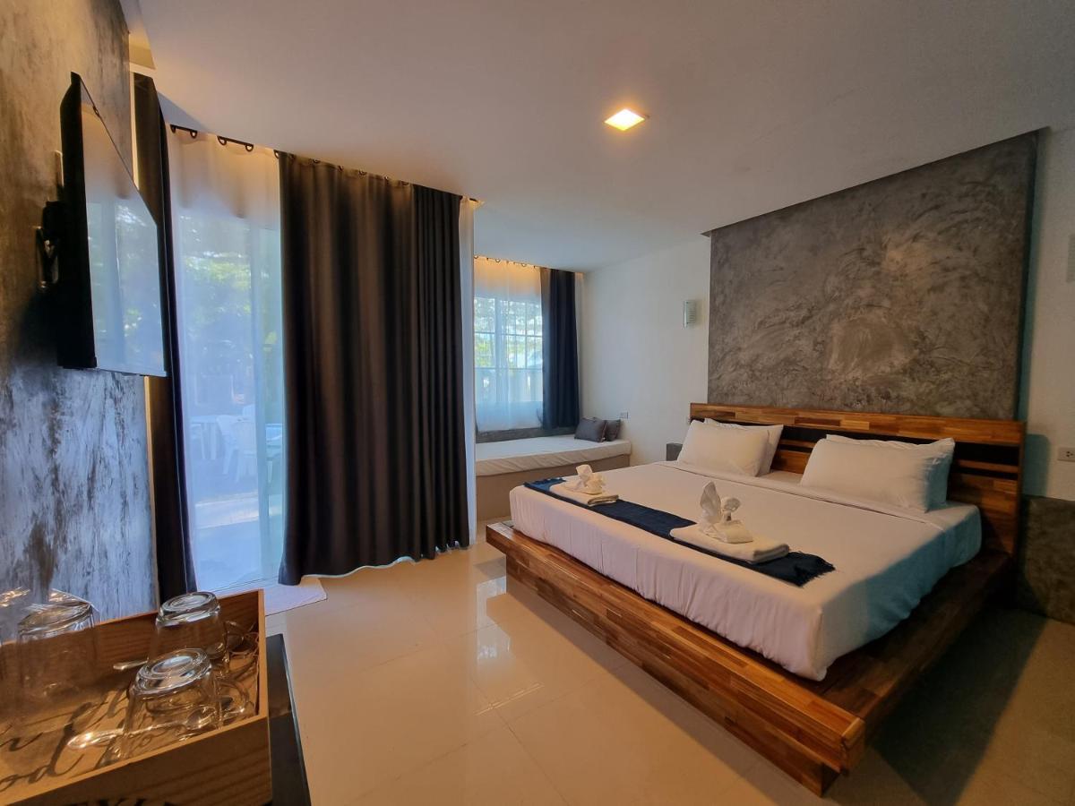 Tt Naiyang Phuket 2*