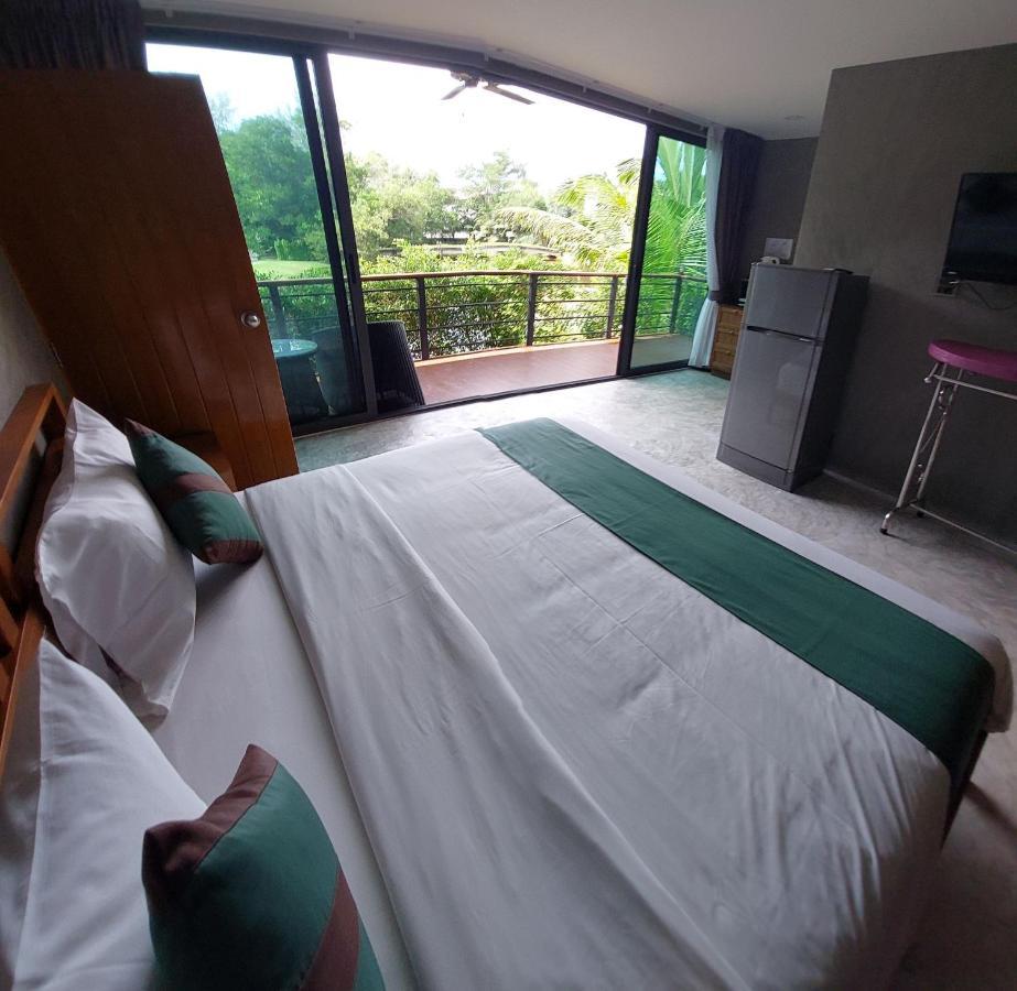 The Touch Naiyang & Fitness Tempat peranginan 3*