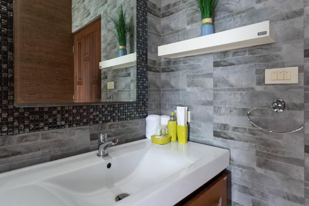 Villa East 4, бассейн, 3 спальни By Ibg Phuket