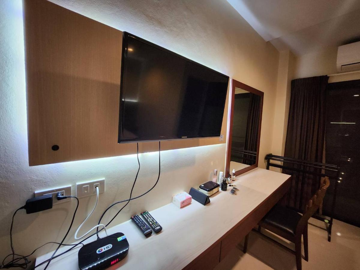 Stayhere@airport Service *