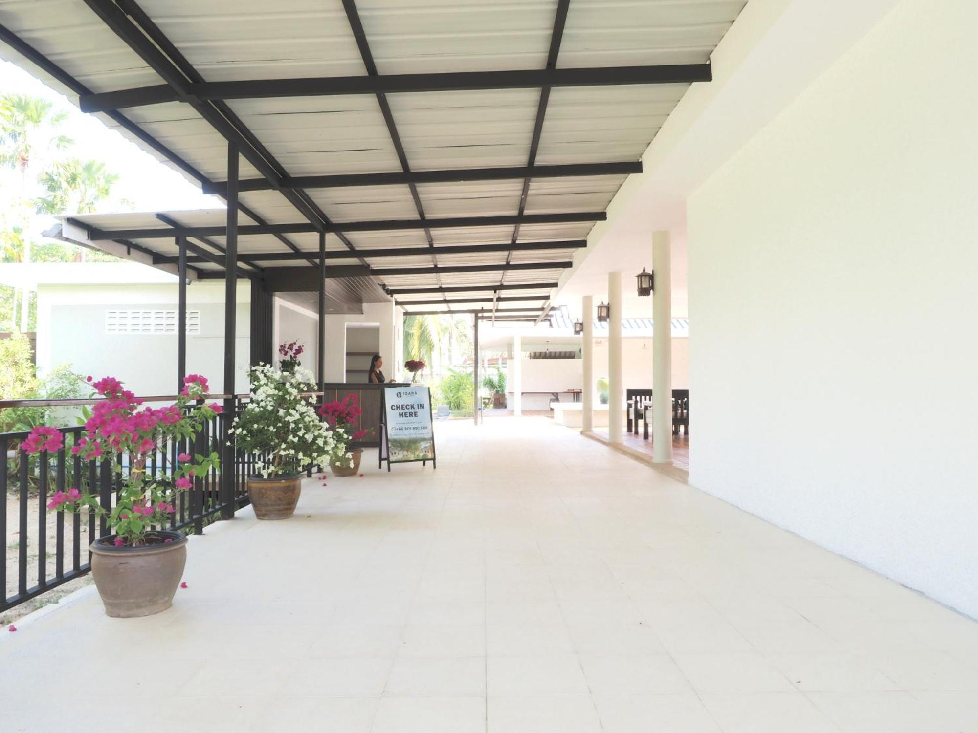 Resort Isara Nai Yang Beach
