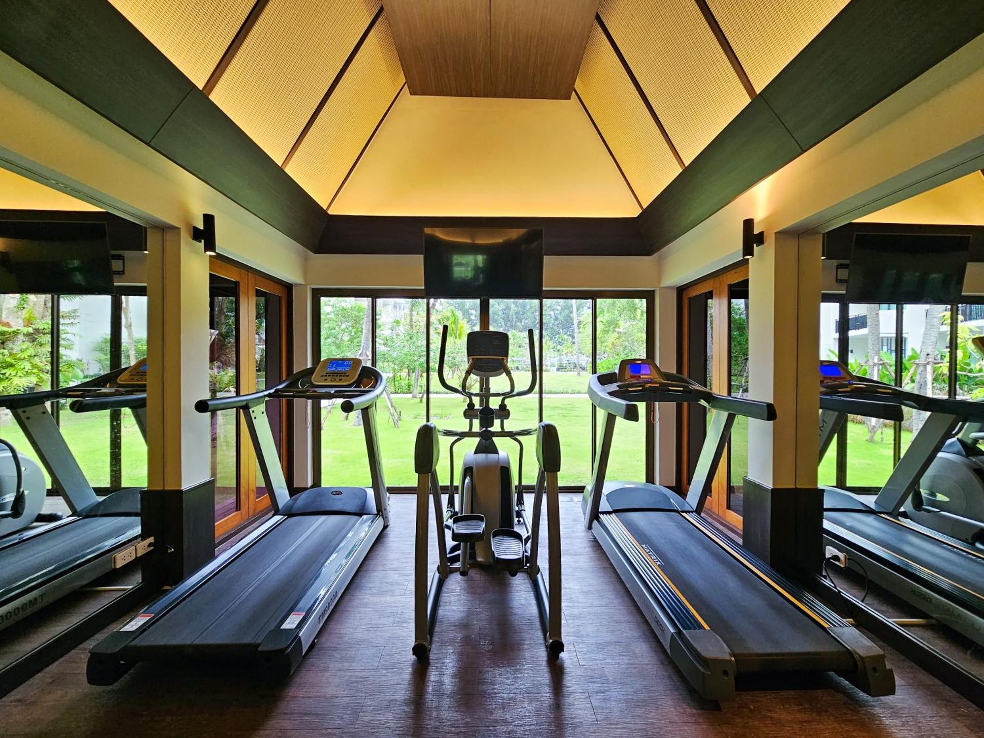 Le Meridien Phuket Beach Hotel 5*