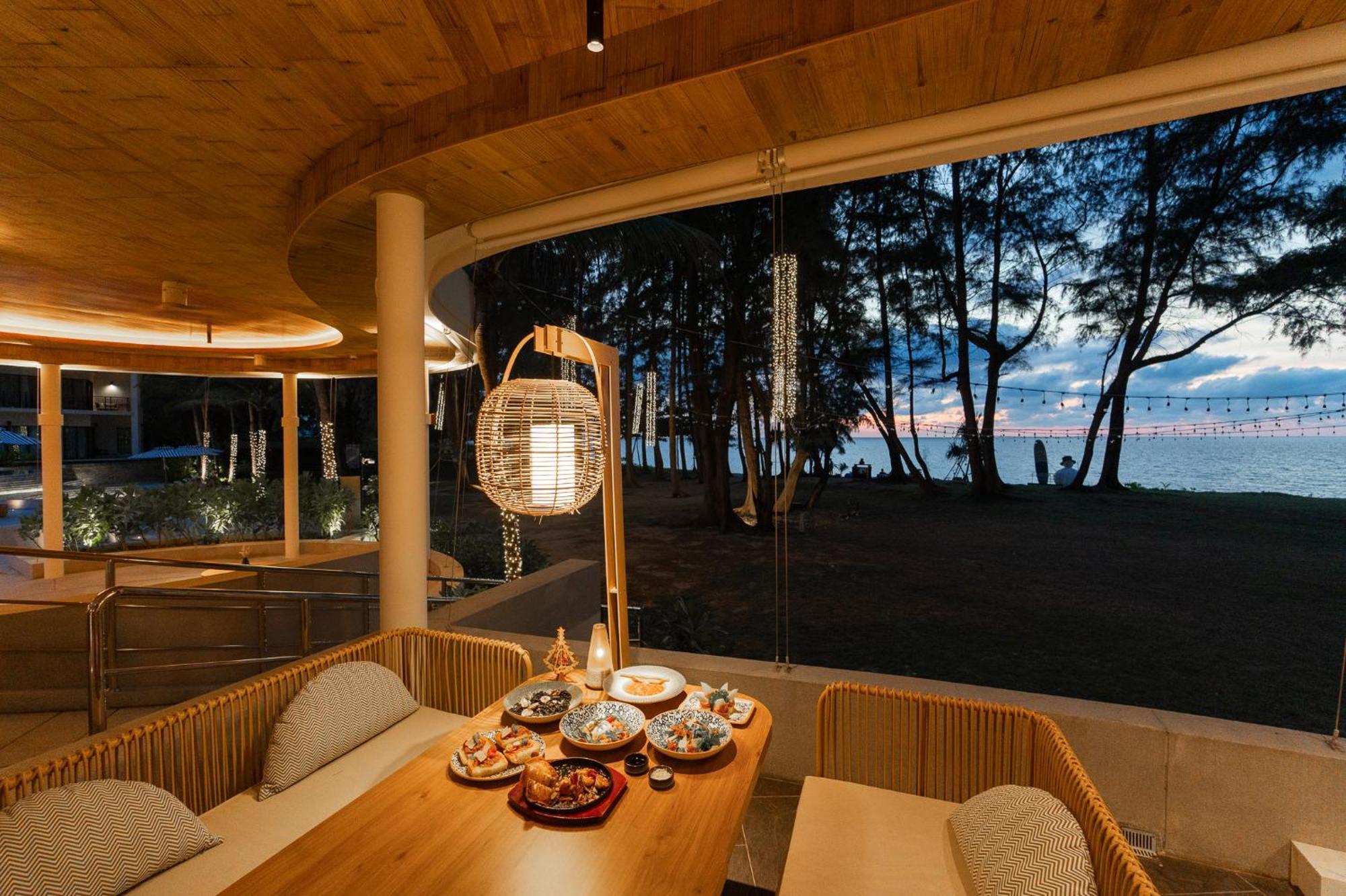 Le Meridien Phuket Beach Hotel
