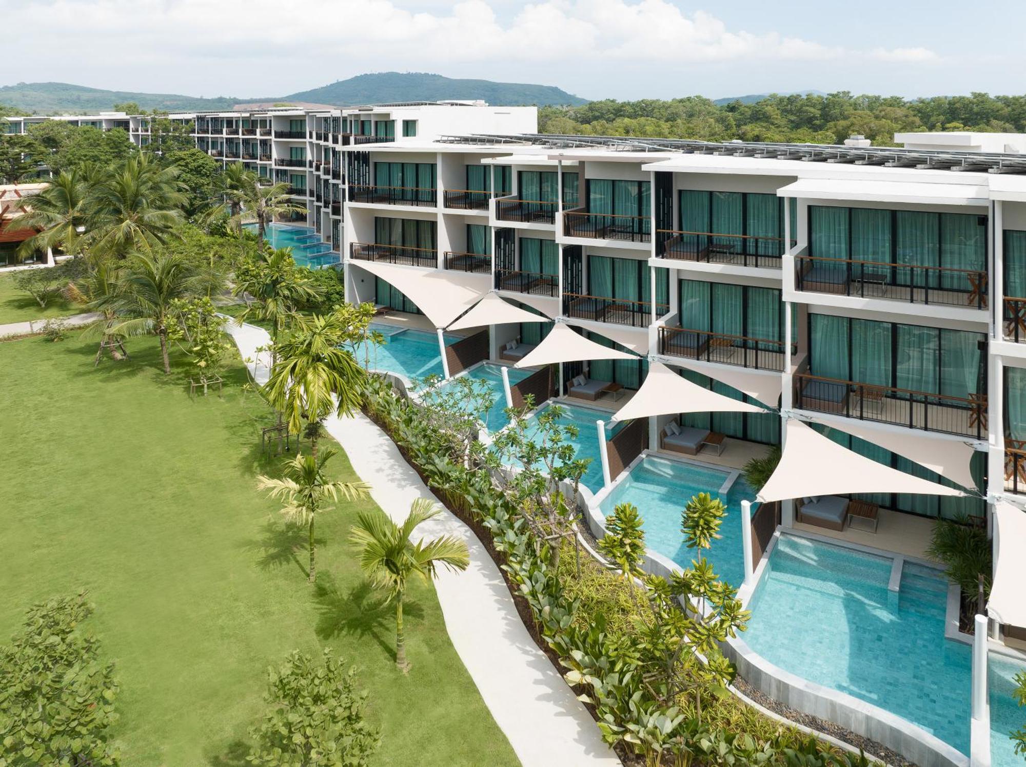 Le Meridien Phuket Beach Hotel