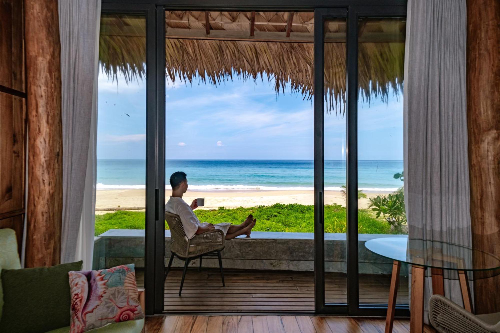 Sealord Beachfront Resort Nai Thon Beach