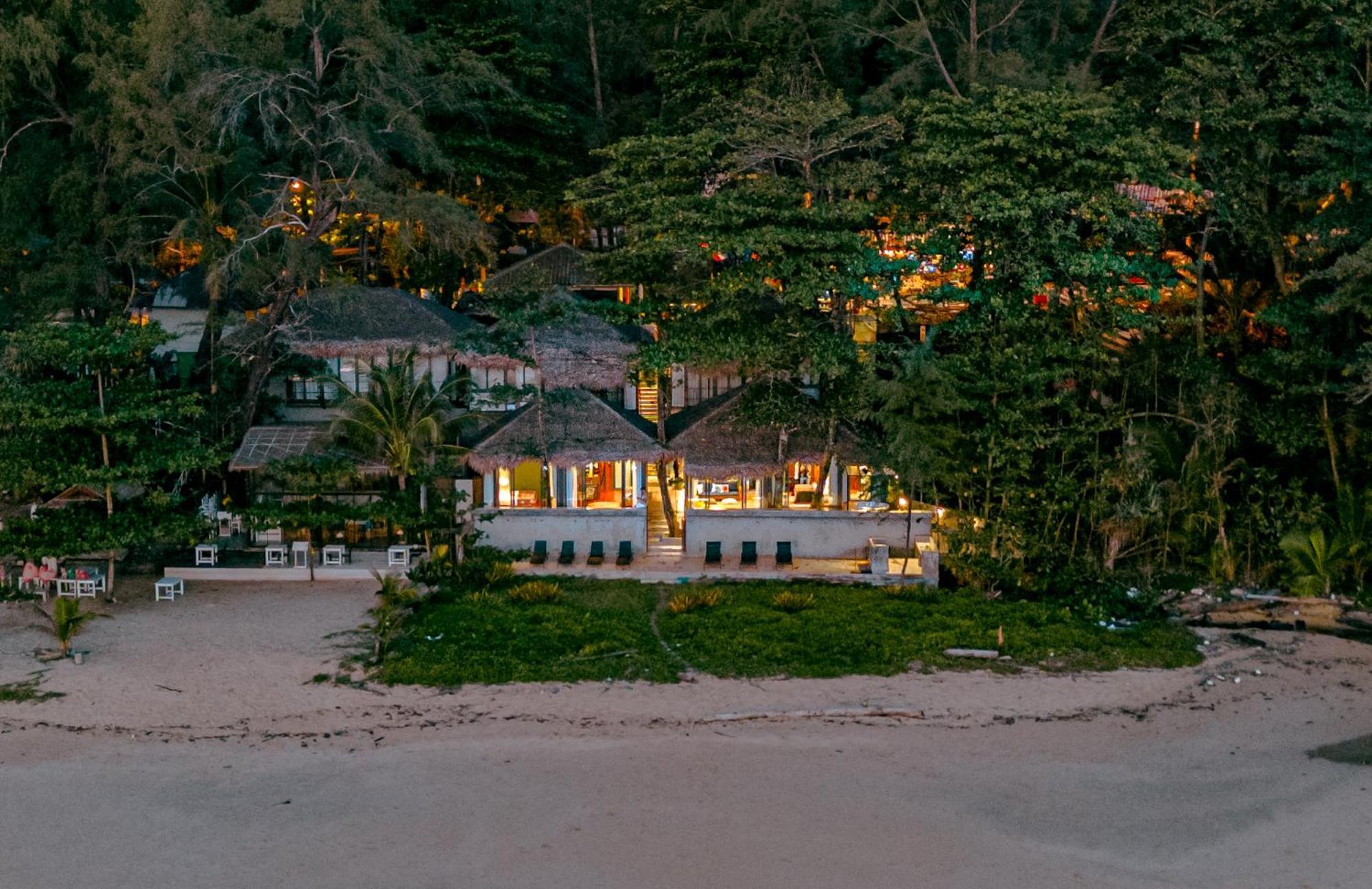 Sealord Beachfront Resort Nai Thon Beach