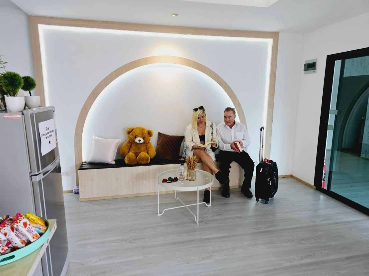 Stayhere@airport Service *