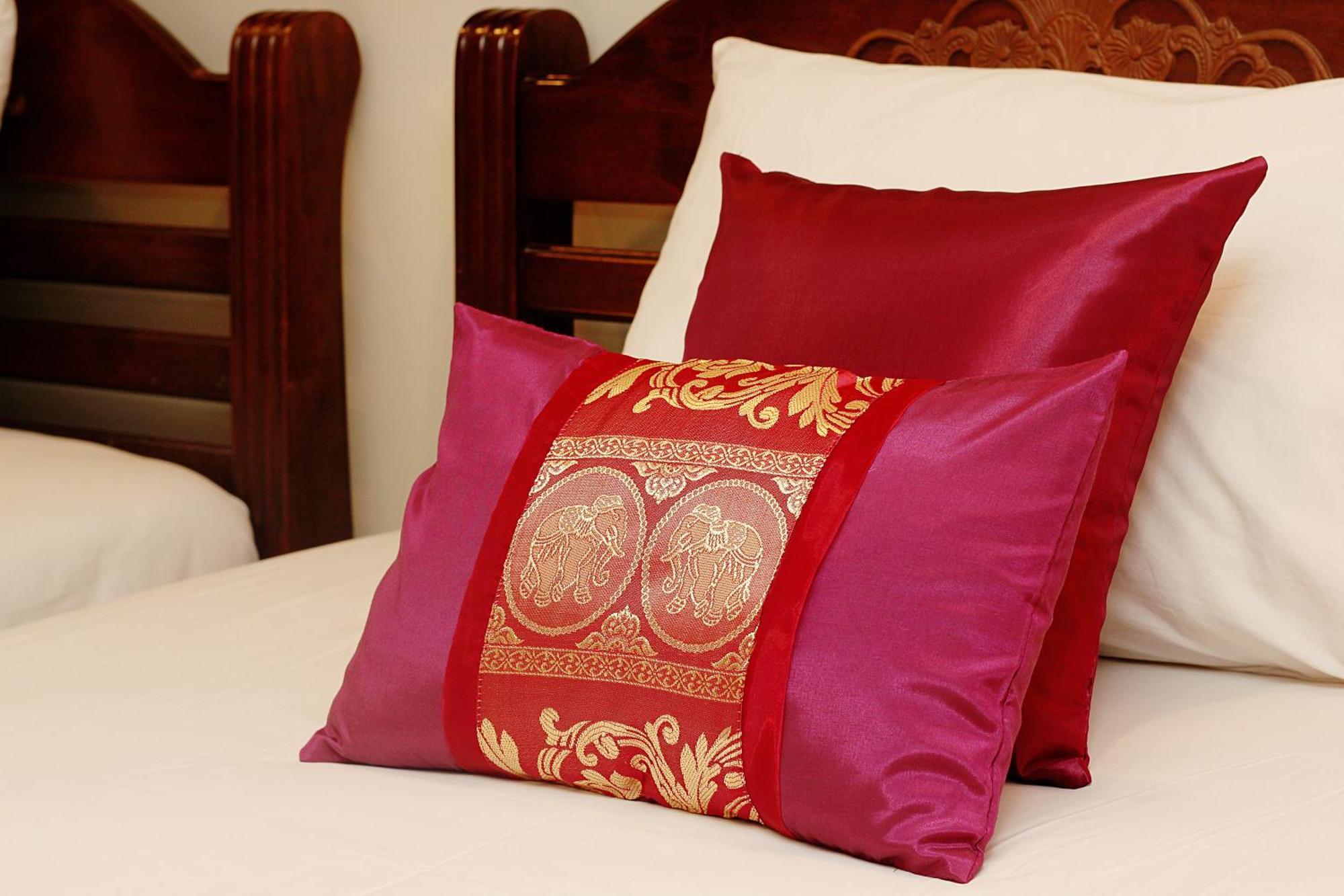 Hotel Sky Silk Decoration House Patong