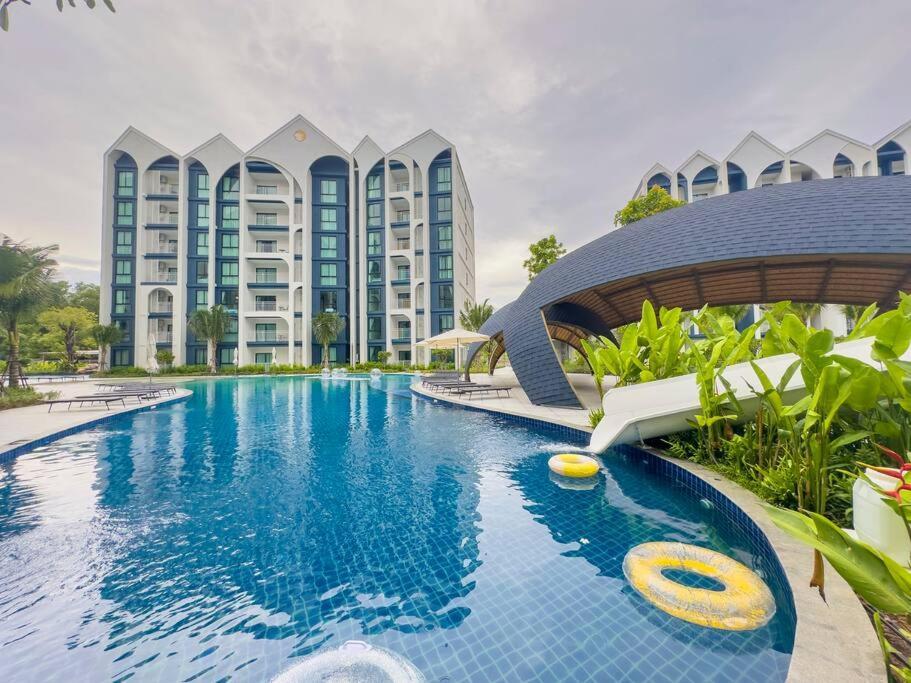 250m 6 Pools Kids Club In 1 Place ! C111