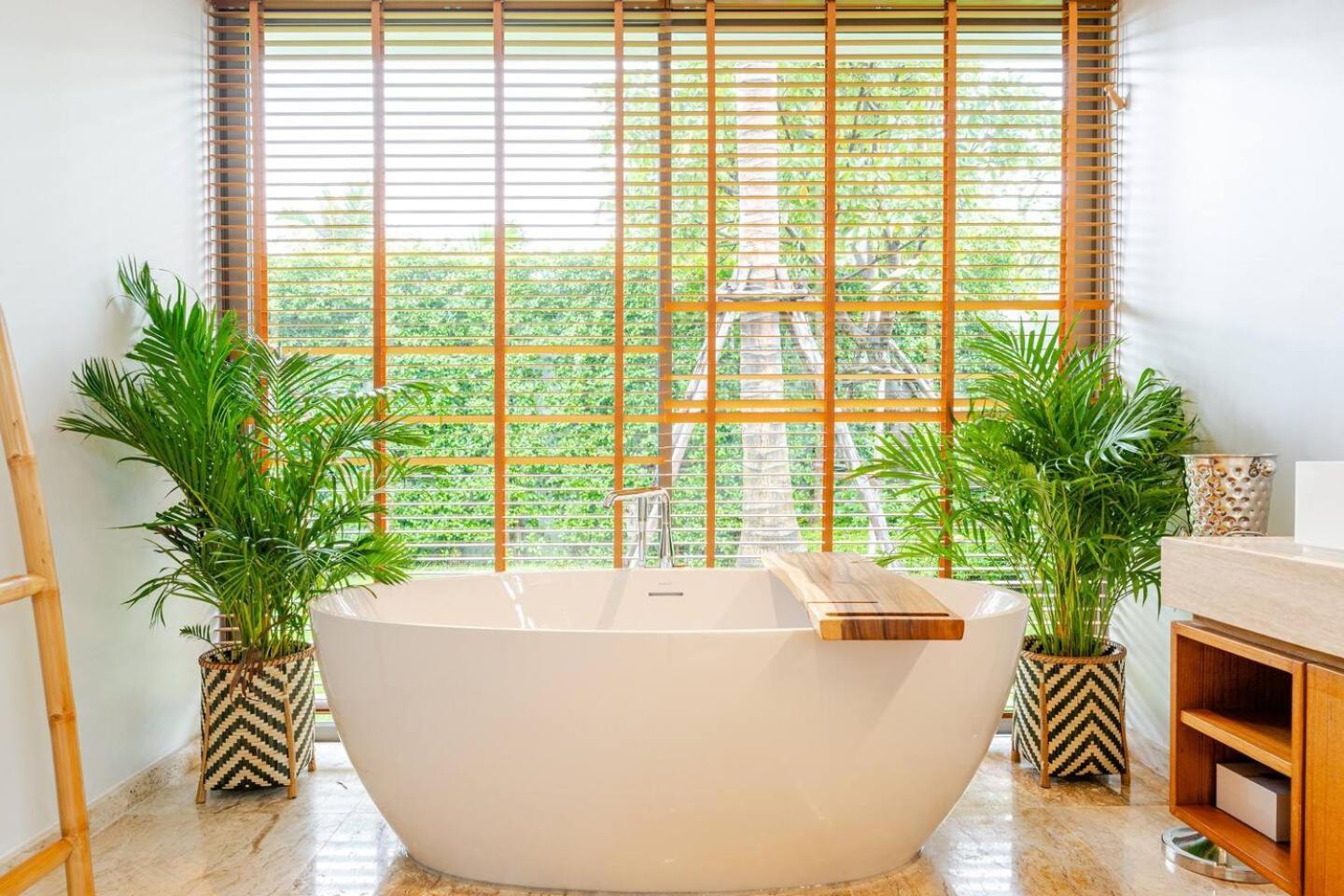 Villa Stylish Pool Tropical Hideaway *