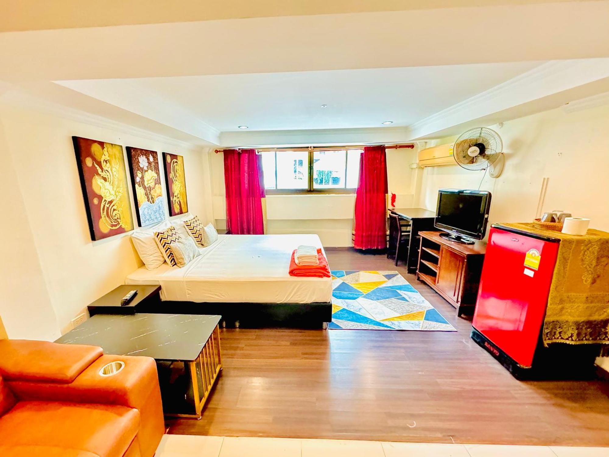 Hotel Sky Silk Decoration House