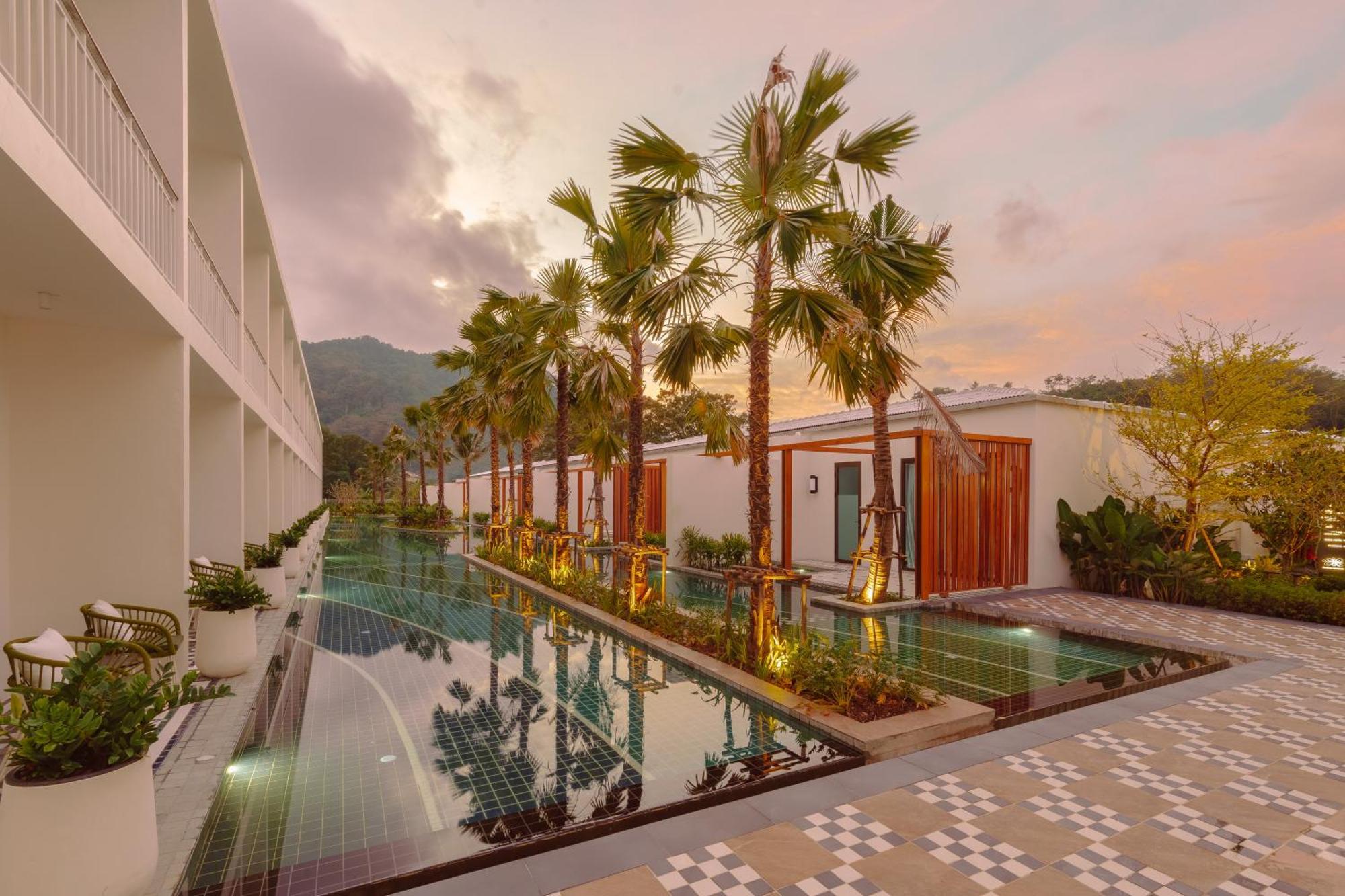 Resort Sugar Marina Resort-lagoon-villas, Naiyang