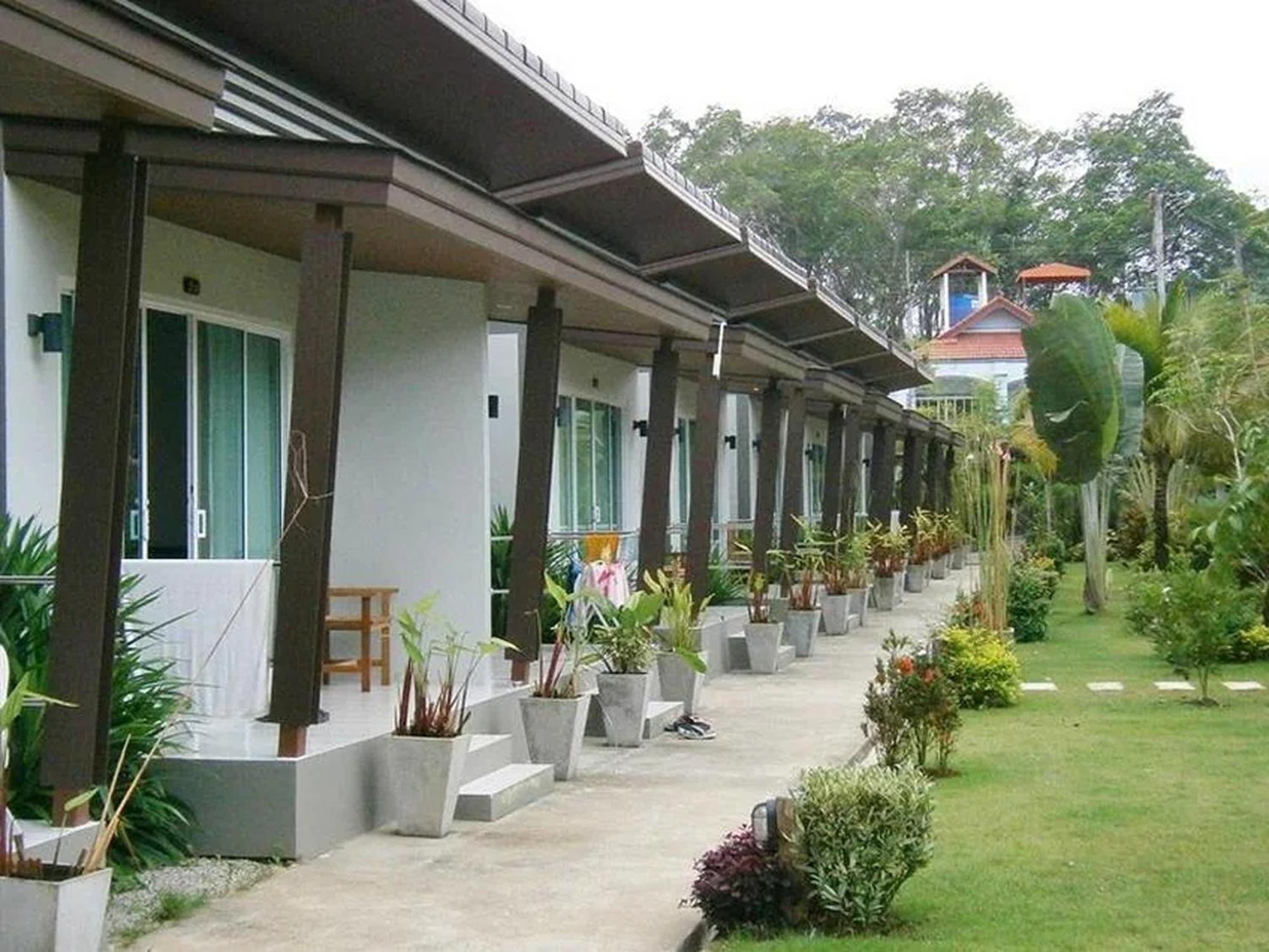 Naiyang Boutique Ban Phak Chit