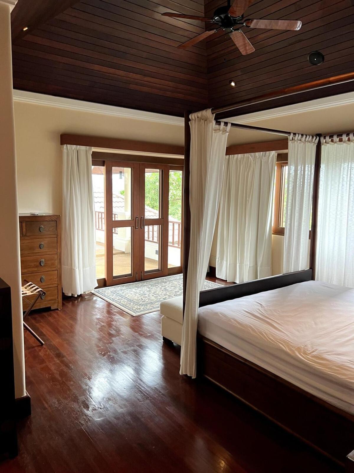 Luxurious Phuket Escape - Lakewood Hills Villa *
