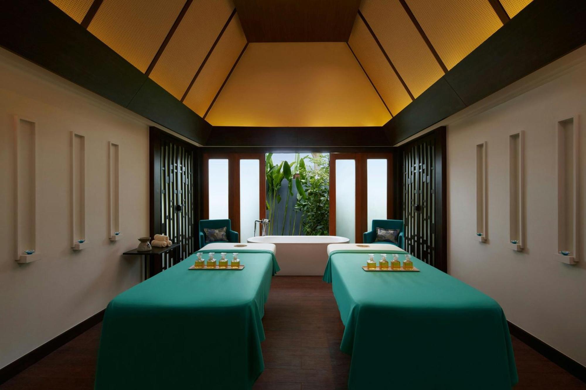 Le Meridien Phuket Beach 5*