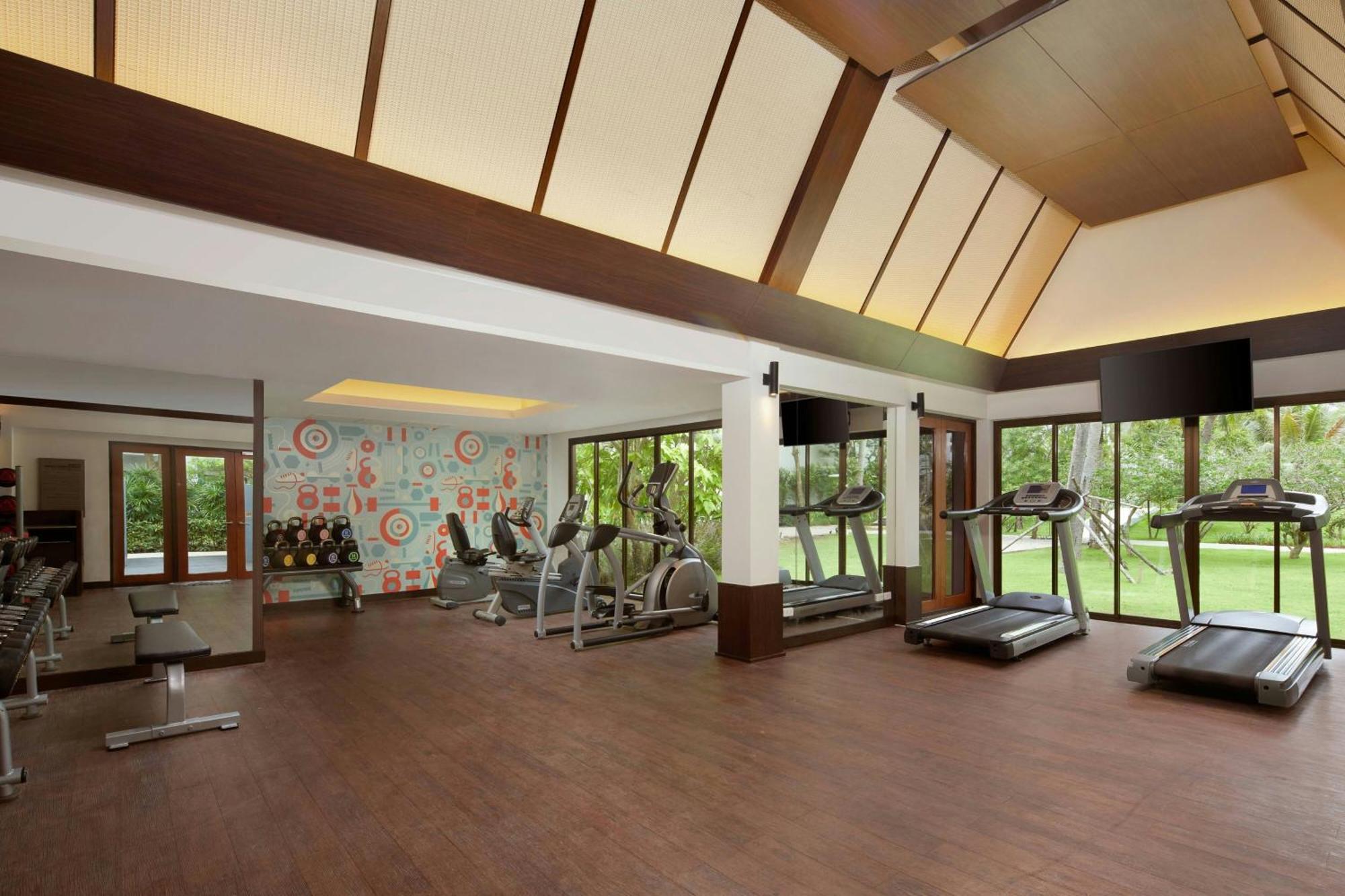 Le Meridien Phuket Beach 5*