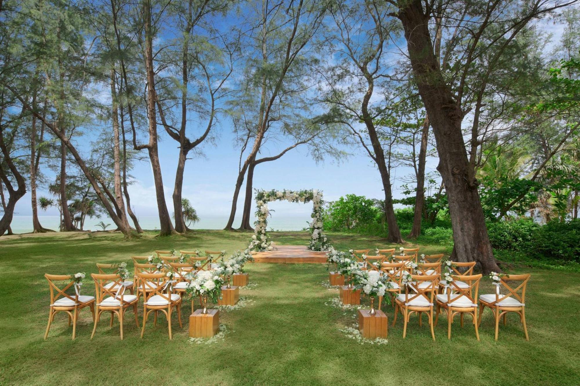 Le Meridien Phuket Beach Hotel 5*