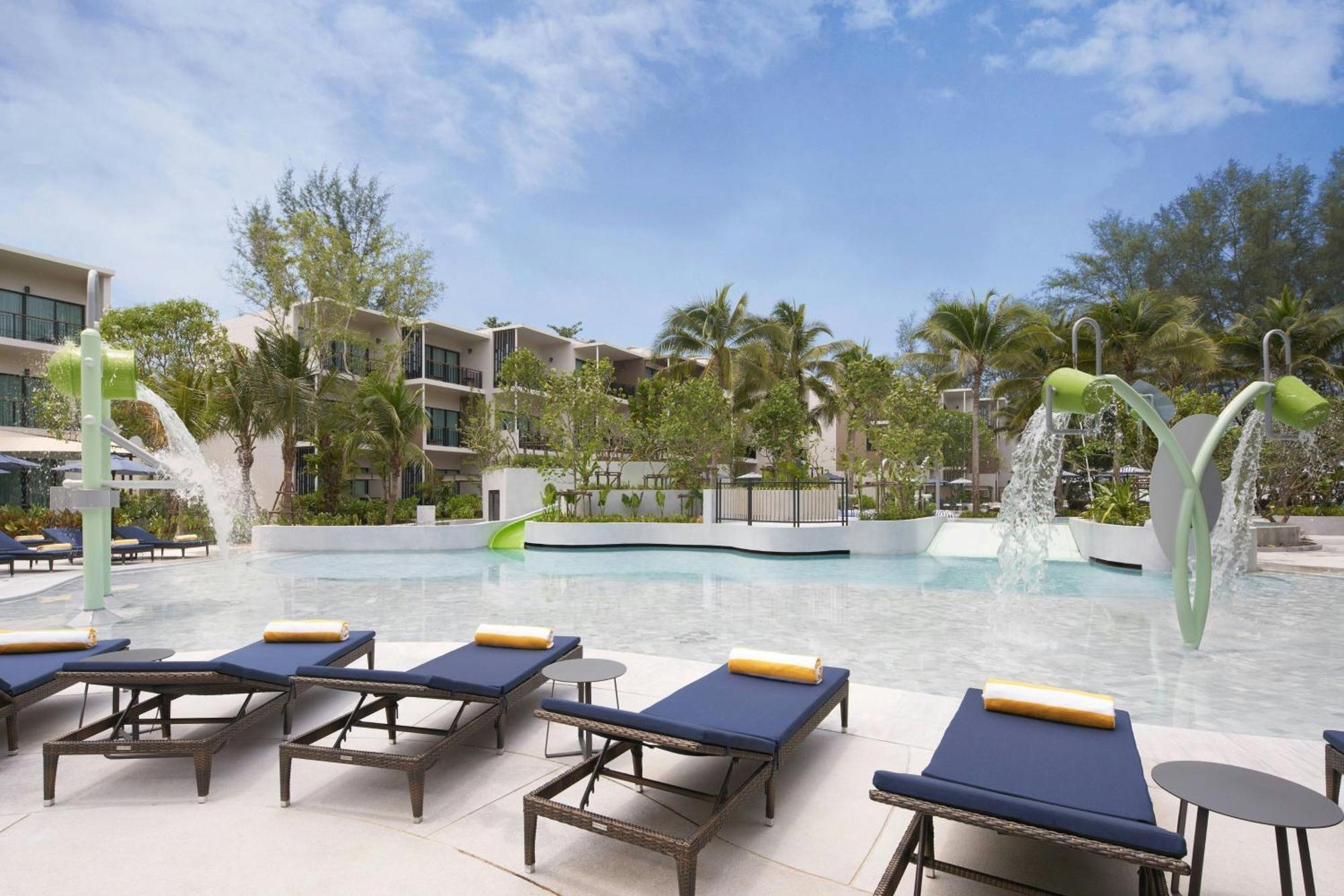 Le Meridien Phuket Beach Hotel 5*