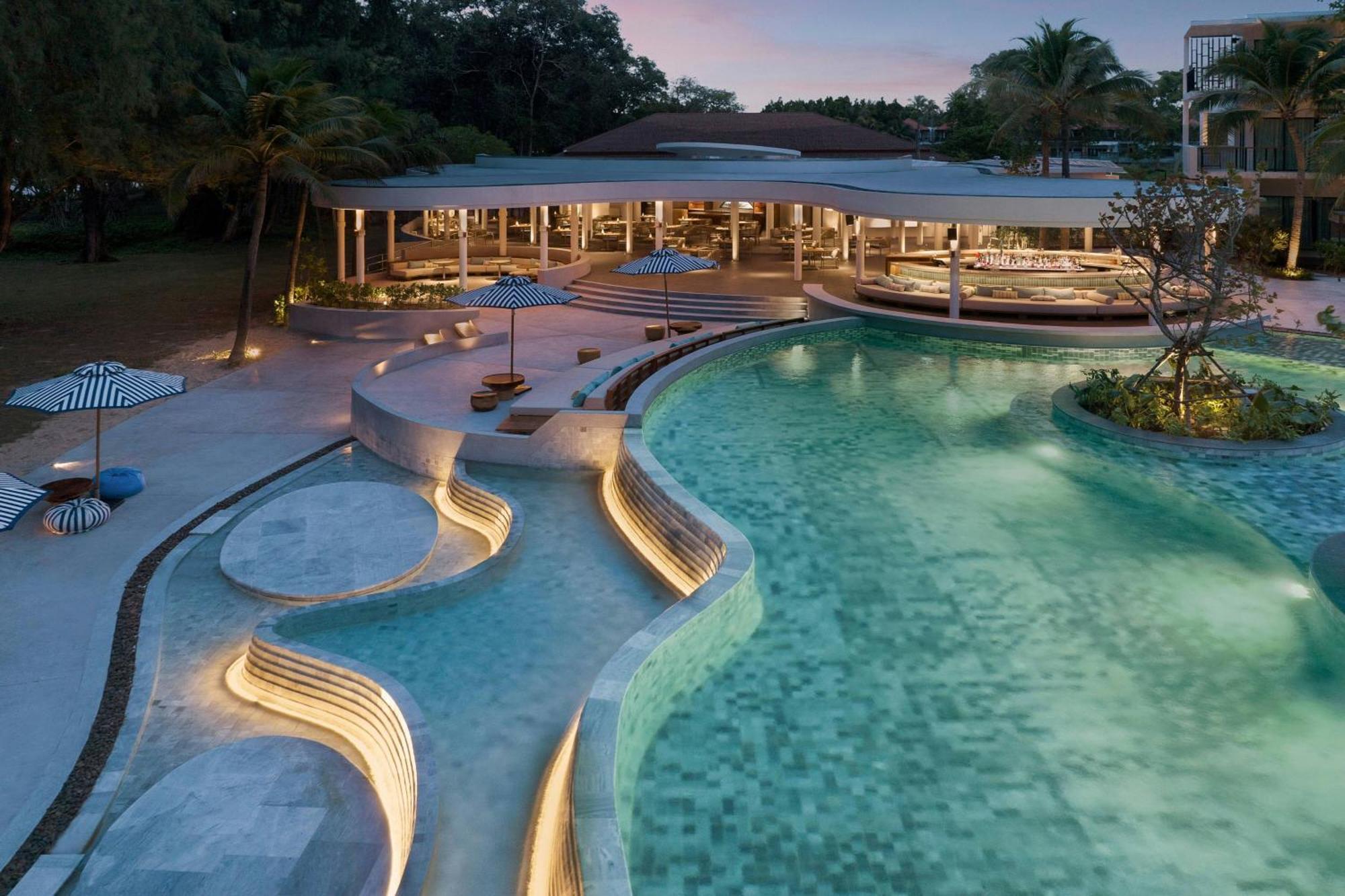 Le Meridien Phuket Beach Hotel 5*