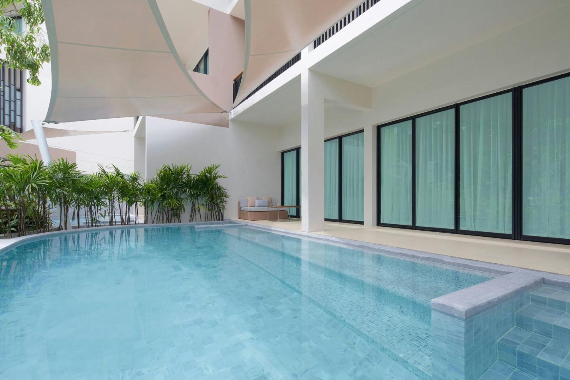 Le Meridien Phuket Beach Hotel 5*