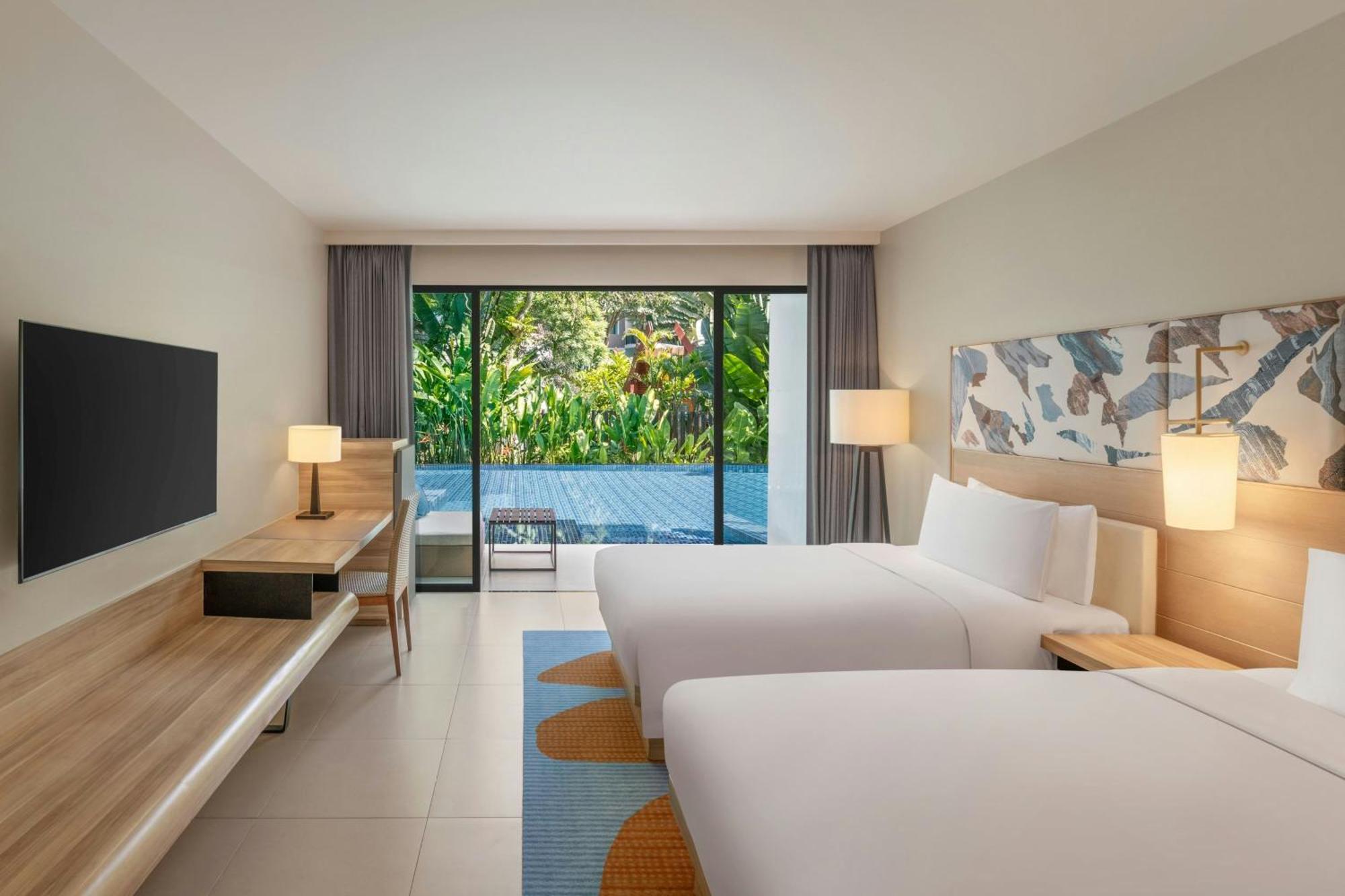 Le Meridien Phuket Beach 5*
