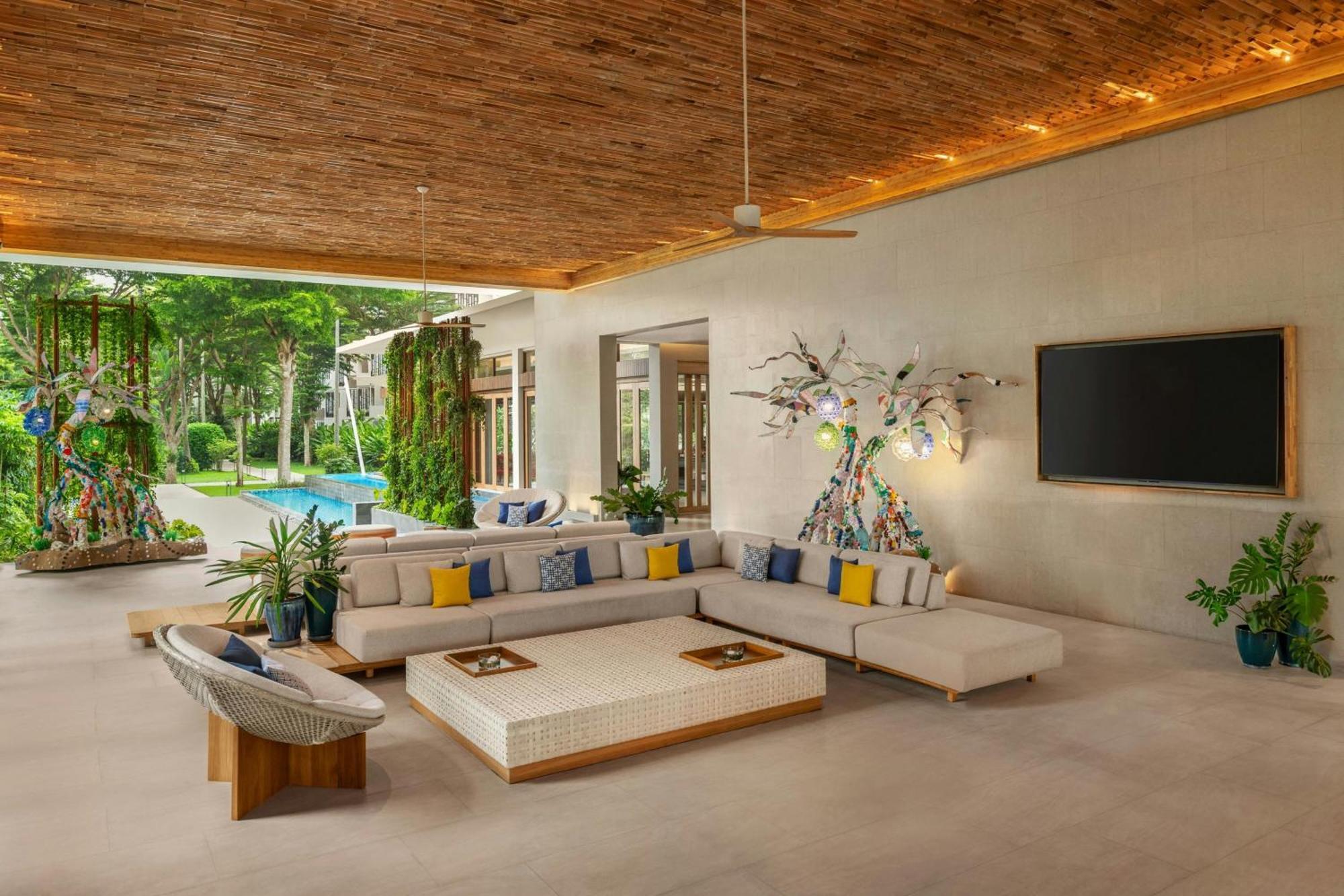 Le Meridien Phuket Beach Hotel 5*