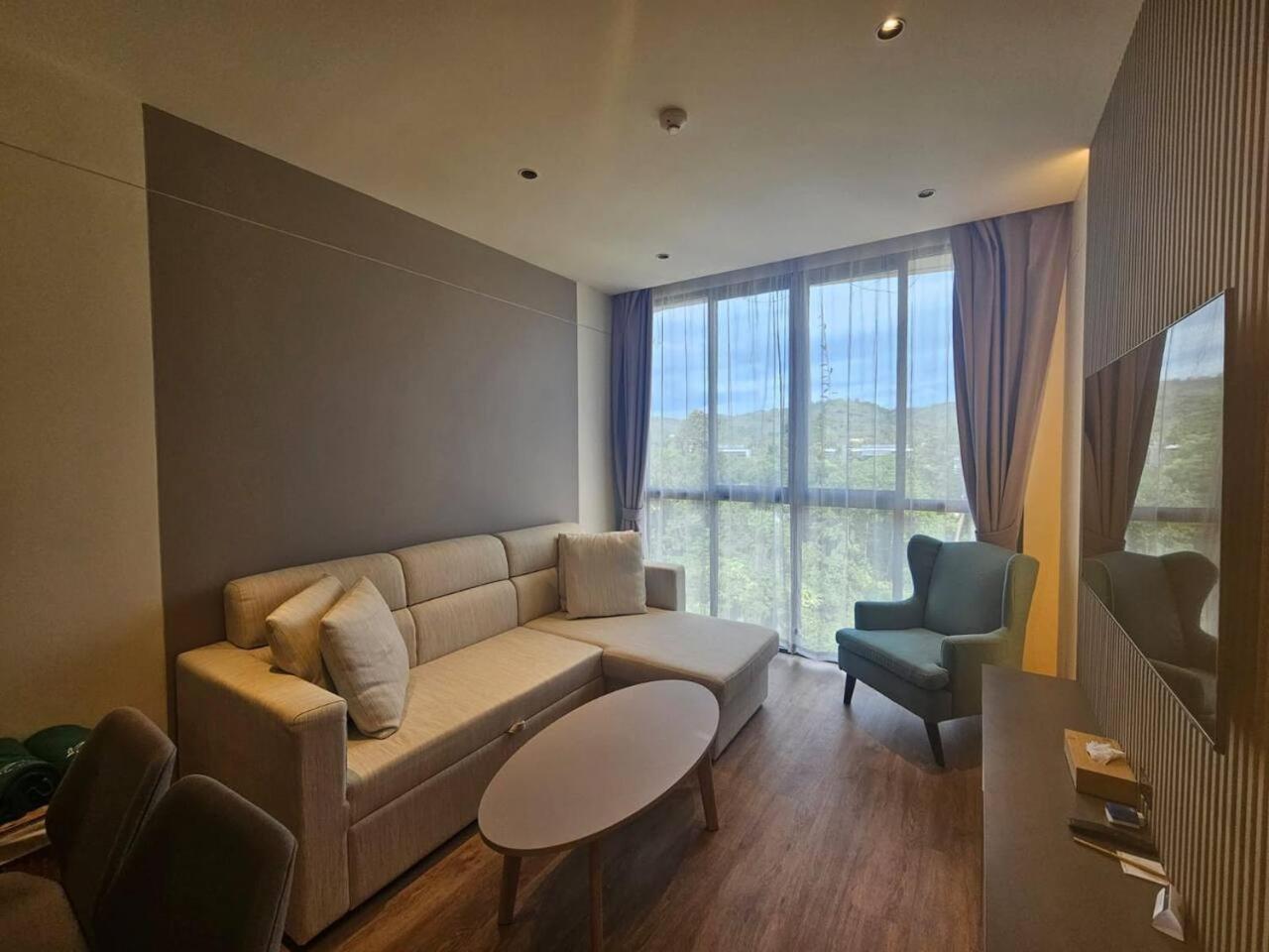 Modern Layan Beach (Phuket)