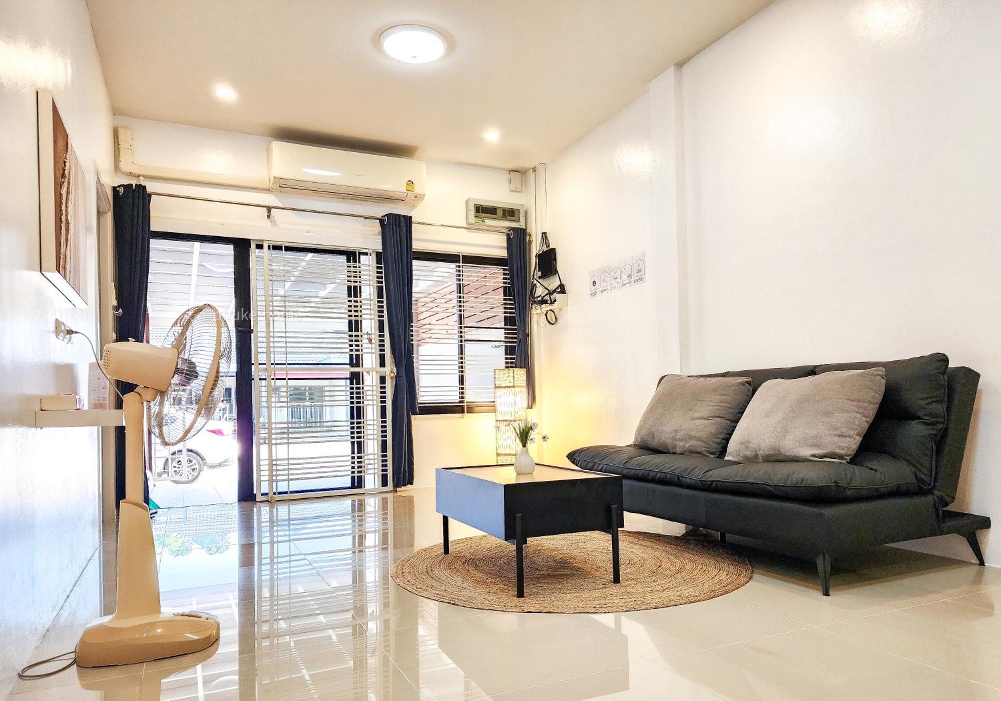 Private 3-bedroom Retreat Close To & Airport * Nai Yang