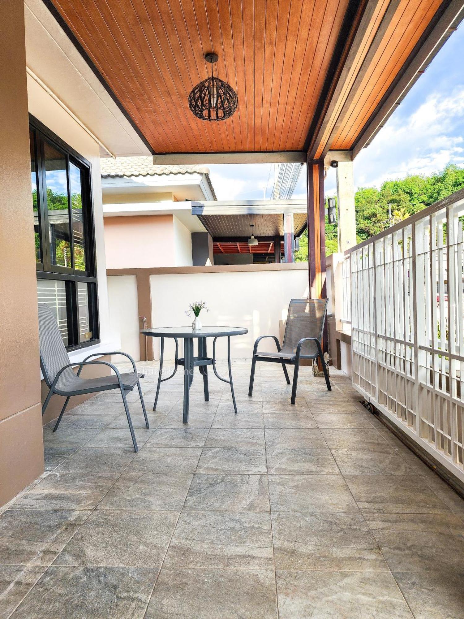 Private 3-bedroom Retreat Close To & Airport Apartment