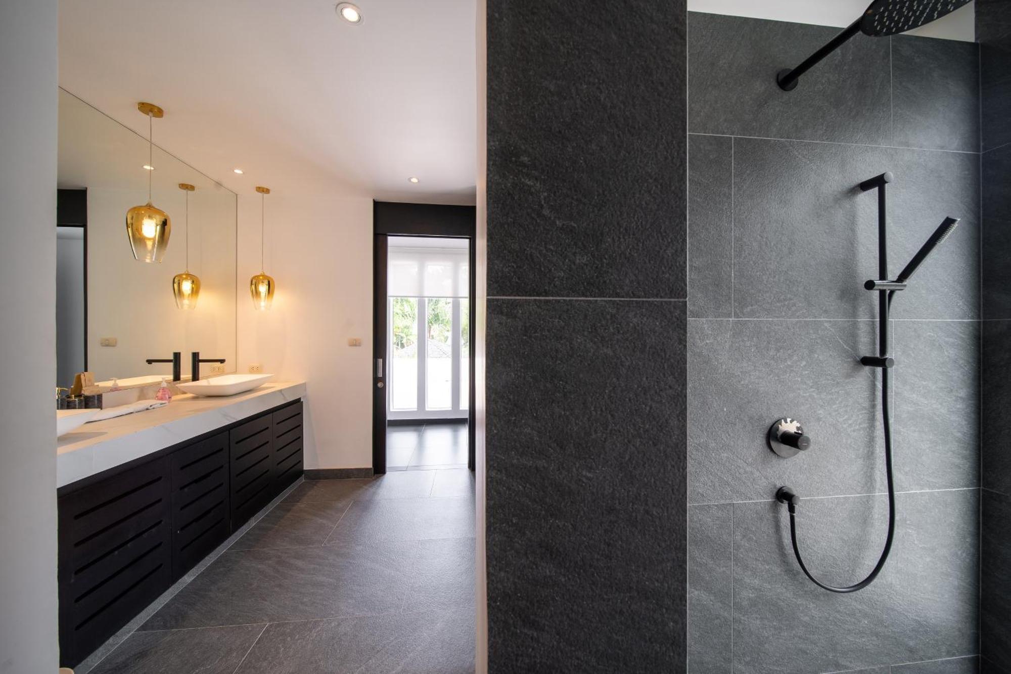 Luxury 4br Pool In Estate Villa Layan Beach (Phuket)