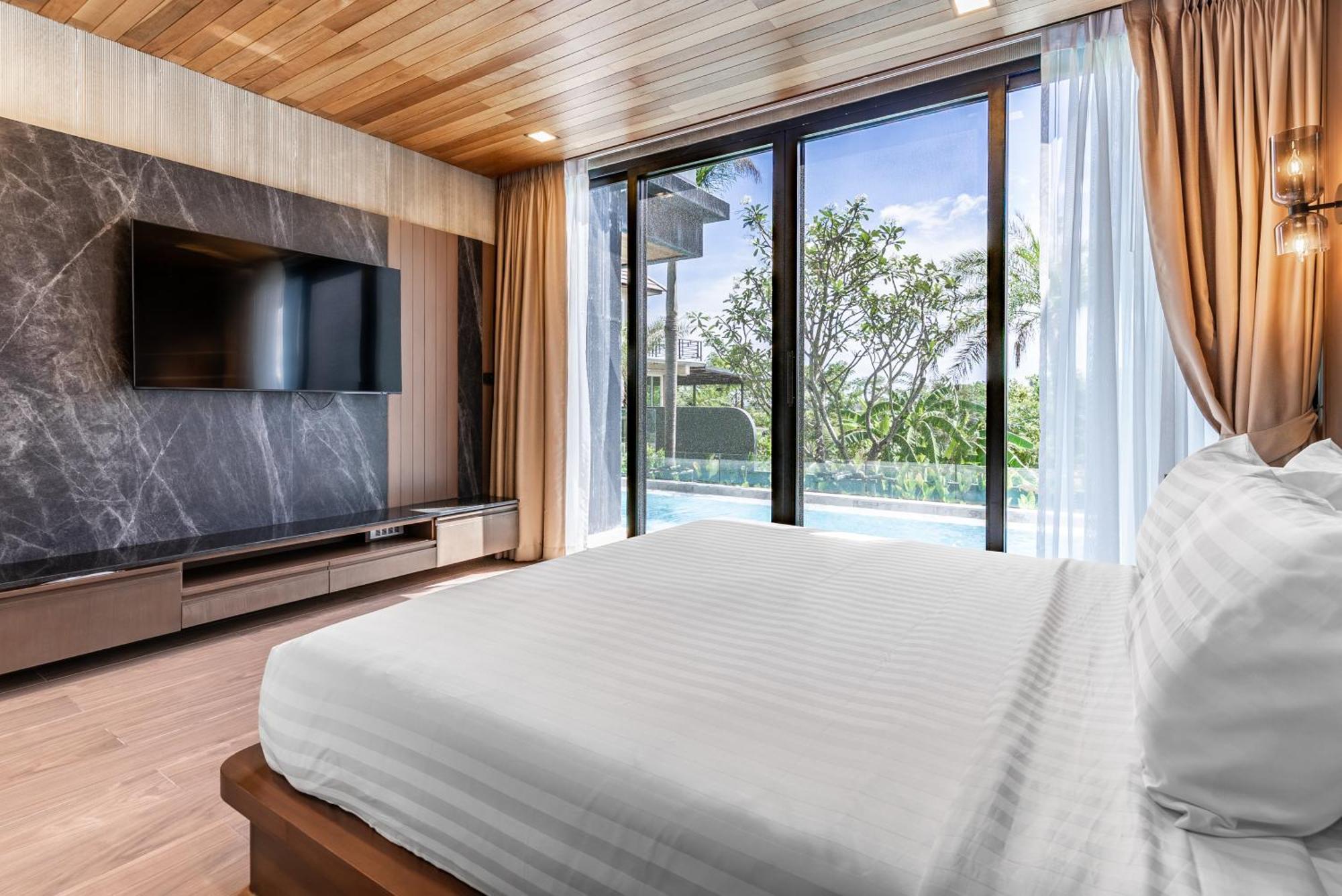 Chariot By Villacarte * Layan Beach (Phuket)