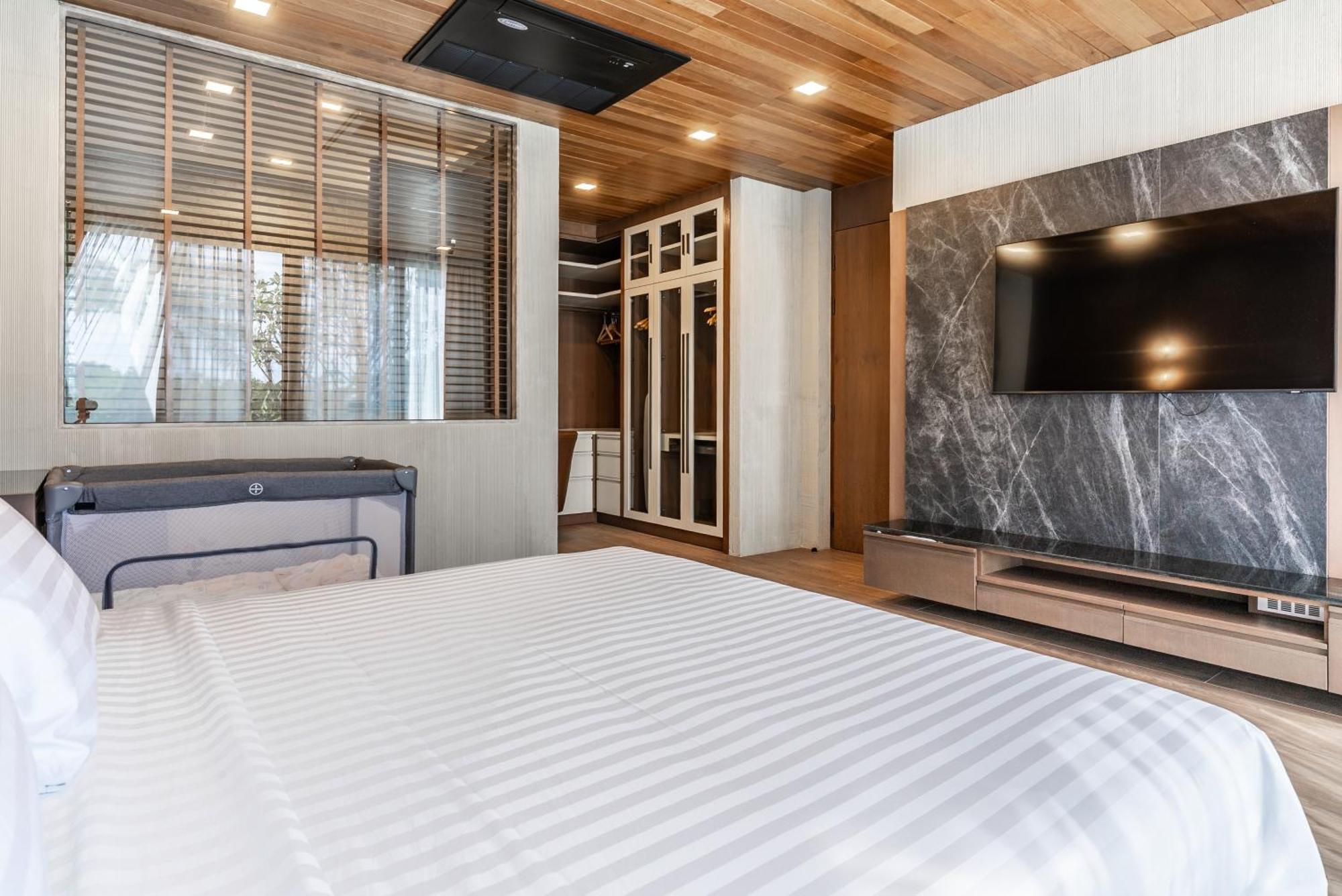Chariot By Villacarte Layan Beach (Phuket)