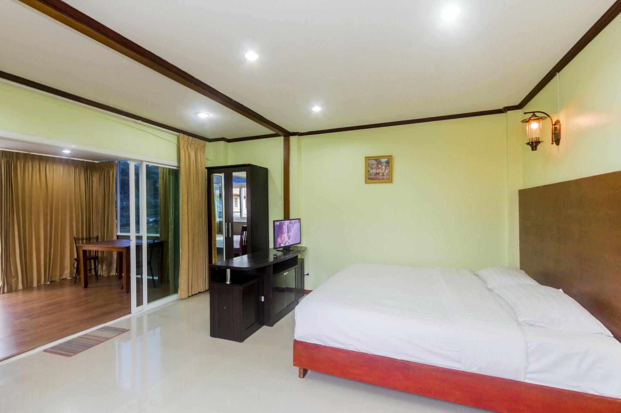Hotel Kamala Beach Residence