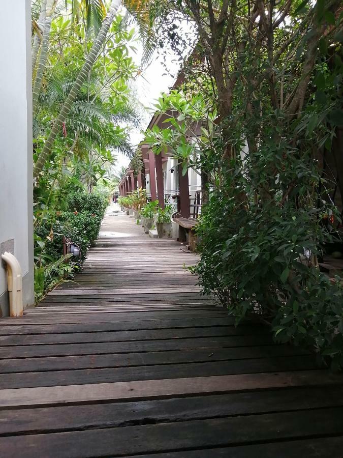 Naiyang Boutique Ban Phak Chit