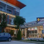S2 Airport Residence