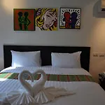 Saladee Gallery Residence