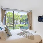 Luxury Oceanfront_Pool Access Apartment