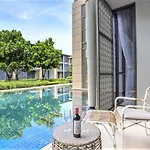Luxury Oceanfront_Pool Access Apartment