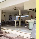 Stylish Condo W. Pool View 2F
