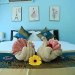 Patong Seaview Villa芭东海景3卧别墅 5分钟到江西冷 3Bdr Pool