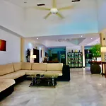 Sunshine Villa And Diving School .