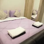 Na-Na​Twinhouse