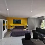 Karon Studio Service Apartment