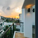 3 Bedroom Stylish Condo With Private Rooftop Pool