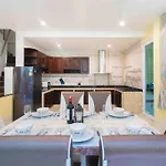 Patong Spacious 4 Bedroom Vacation Home Rooftop Views
