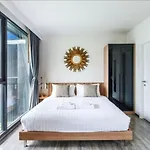 The Deck Patong 5 Star Apartment 巴东the Deck无边际海景泳池酒店