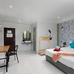 Hip Hostel - Sha Plus