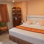 Summer Breeze Hotel