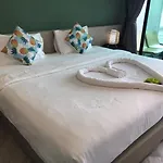 Yanud Residence
