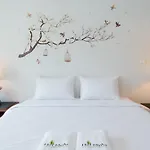 Hill Myna Holiday Park & Cafe